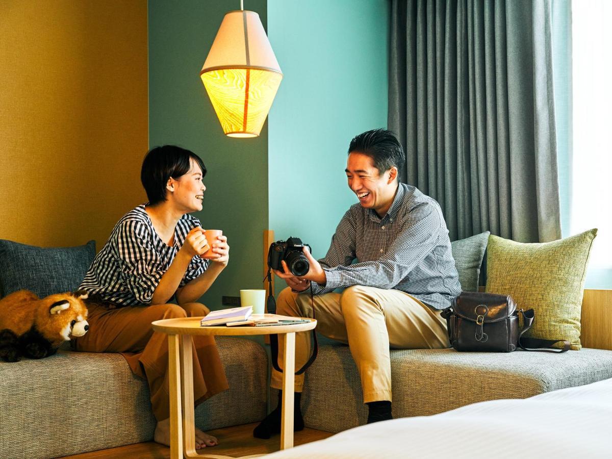 Omo7 Asahikawa By Hoshino Resorts מראה חיצוני תמונה A couple at a hotel