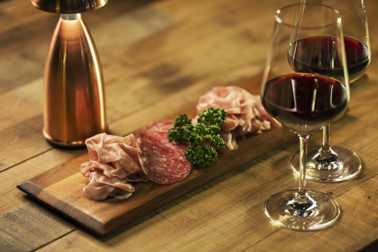 Omo7 Asahikawa By Hoshino Resorts מראה חיצוני תמונה Salami and wine