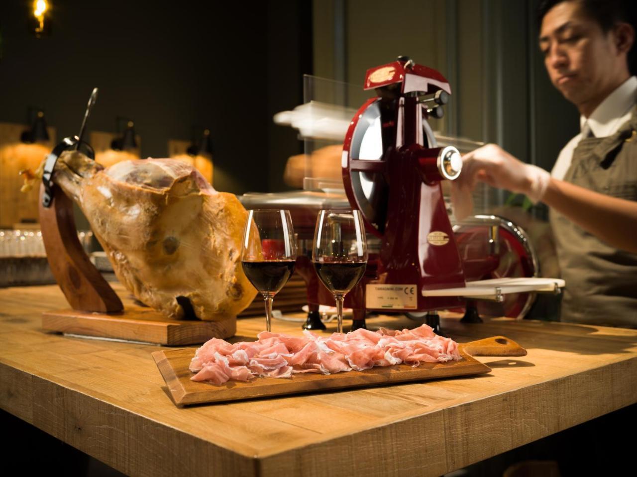Omo7 Asahikawa By Hoshino Resorts מראה חיצוני תמונה A prosciutto slicer