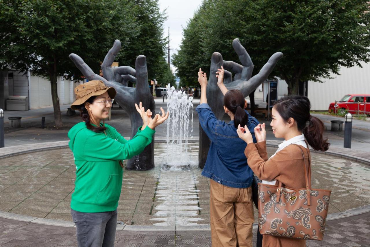 Omo7 Asahikawa By Hoshino Resorts מראה חיצוני תמונה Visitors at the Peace Park