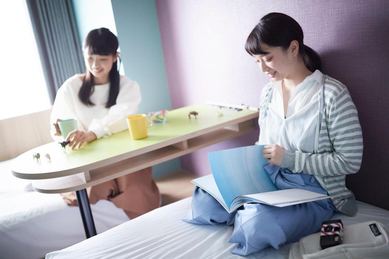 Omo7 Asahikawa By Hoshino Resorts מראה חיצוני תמונה Students studying in the dormitory