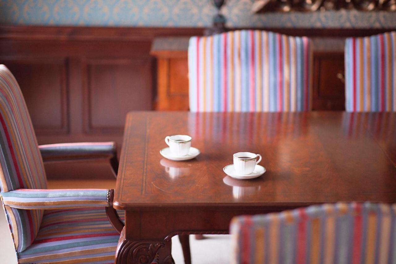 Omo7 Asahikawa By Hoshino Resorts מראה חיצוני תמונה A table at a café